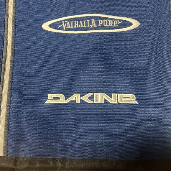 Dakine Sholder bag with Laptop space and lots of room - comfortable to wear - Picture 2 of 8